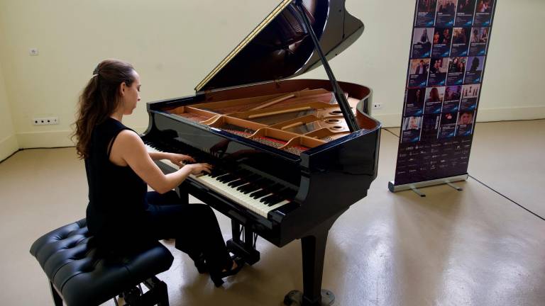 La pianista Paula Rocosa, que participarà al festival, interpretant peces de Prokófiev. Foto: J. Revillas