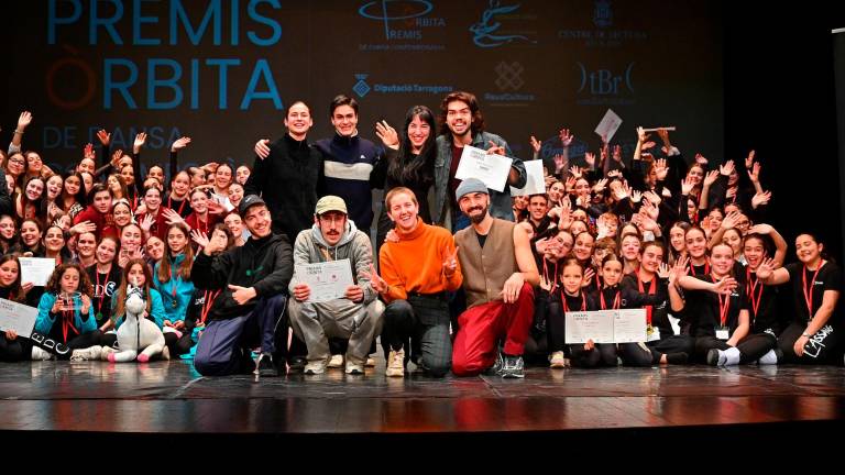 Los ganadores de los Premis Òrbita con el resto de finalistas. FOTO: ALFREDO GONZÁLEZ