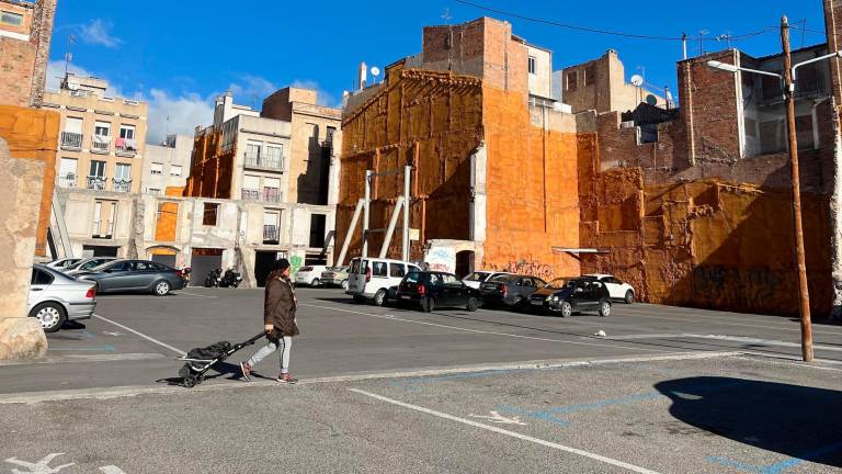 La transformación urbanística del parking de Sant Benet prevé un CAP, un parking subterráneo y vivienda. Foto: Alfredo González