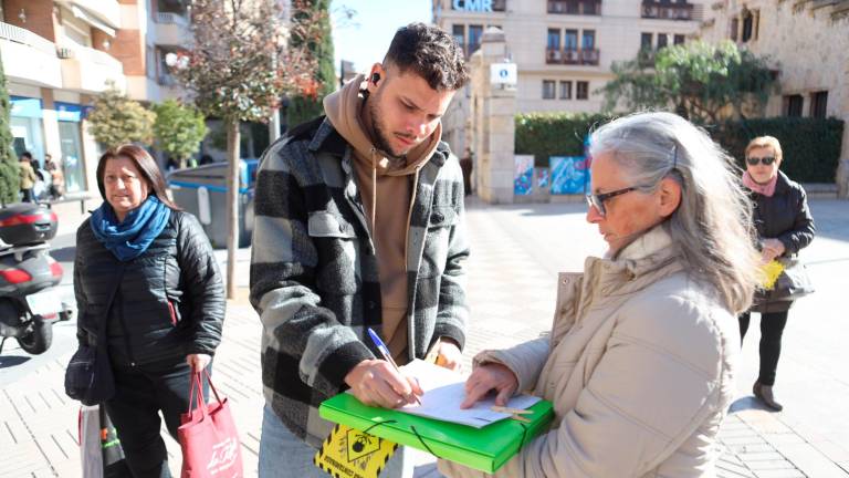 Vecinos de Riera Miró de Reus recogen 150 firmas contra el futuro parking en una mañana
