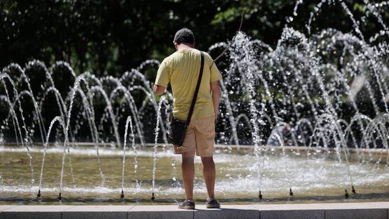 El sábado será un día de calor de verano con temperaturas por encima de los 40 grados en algunos puntos. Foto: EFE