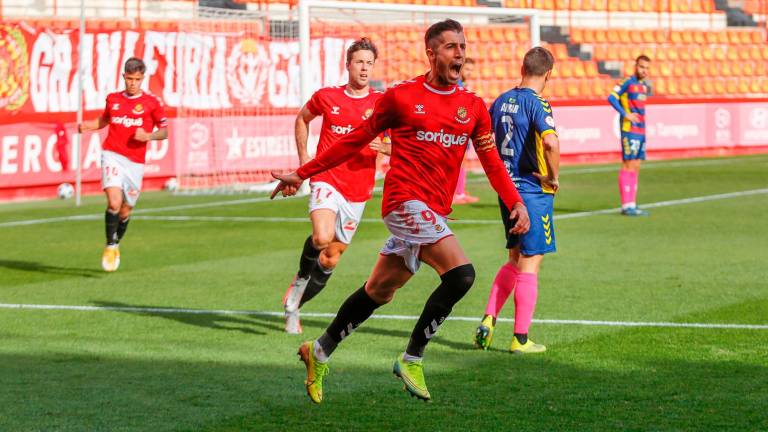 Gerard Oliva celebra un gol conseguido en el Nou Estadi. Foto: Fabián Acidres