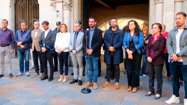 Imagen del minuto de silencio realizado en Girona. Foto: ACN