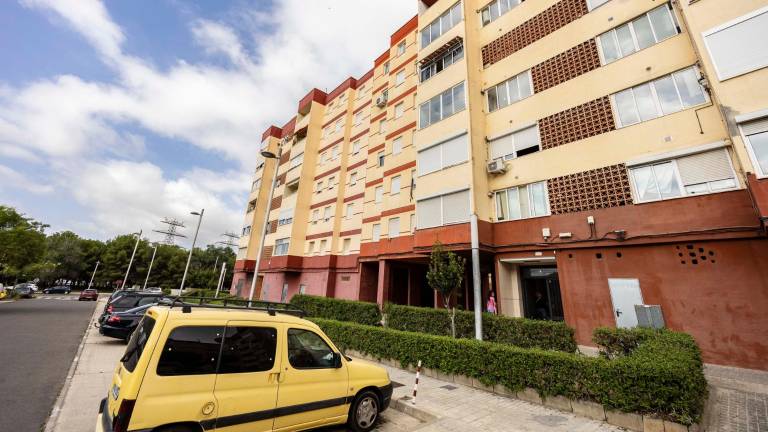 El bloque, ubicado en la calle Riu Llobregat del tarraconense barrio de Campclar. Foto: Àngel Ullate