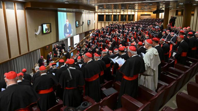 Varios cardenales ya aseguraron que este lunes era el día para fijar la fecha para el inicio del cónclave. Foto: EFE