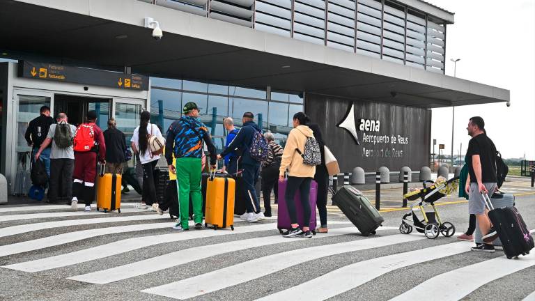 Passatgers a l’Aeroport de Reus. Foto: Alfredo González