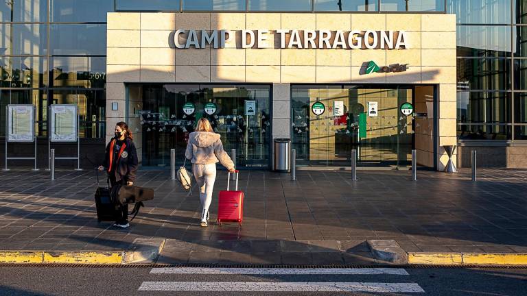 Los firmantes quieren potenciar el turismo a través de esta conexión con parada en la estación del Camp de Tarragona. Foto: Àngel Ullate/DT