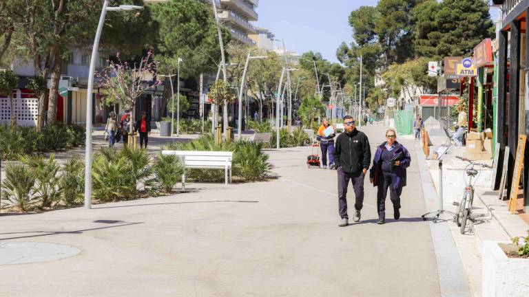 Los coches se han eliminado de la vía, reservada ahora para circular a pie. Foto: Àngel Ullate
