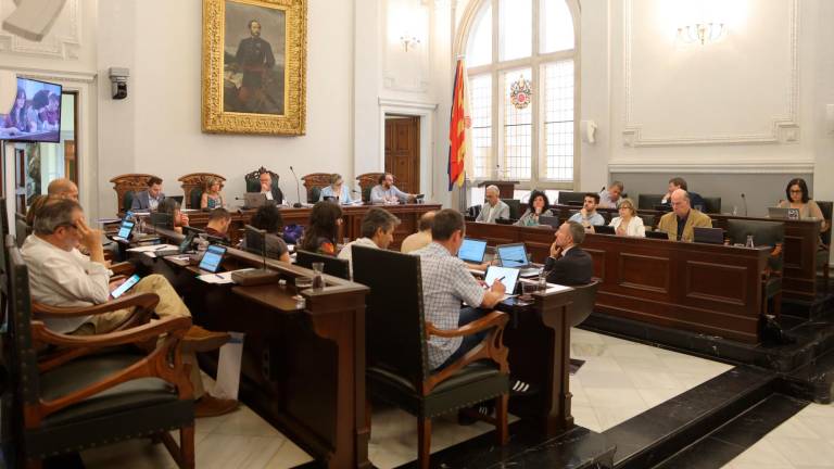 Un instante de la sesión de pleno que se llevó a cabo ayer en el salón del Ayuntamiento de Reus. Foto: Alba Mariné