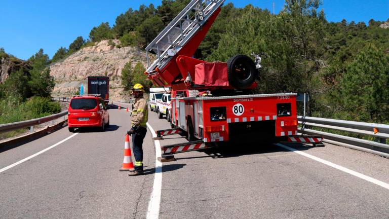 Imagen de los servicios de emergencia trabajando en el lugar del accidente. Foto: ACN