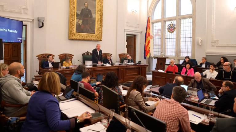 Instante de la sesión plenaria que se está llevando a cabo en el Ayuntamiento de Reus. FOTO: Alba Mariné