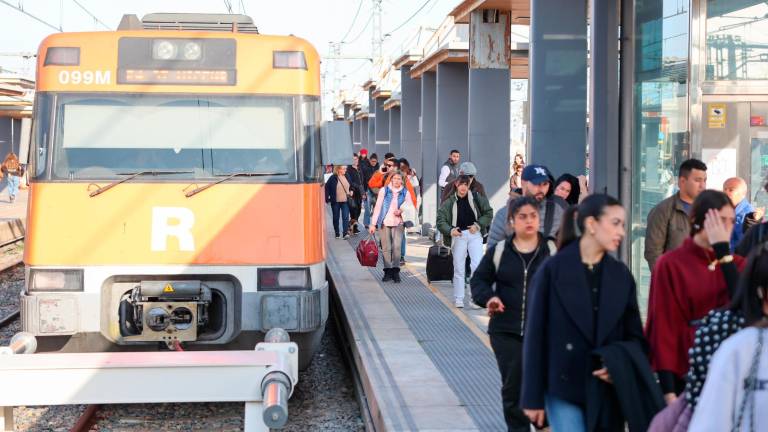 Este fin de semana la estación de Sant Vicenç de Calders solo operará los trenes de la R-2 Sur. foto: ALBA MARINÉ