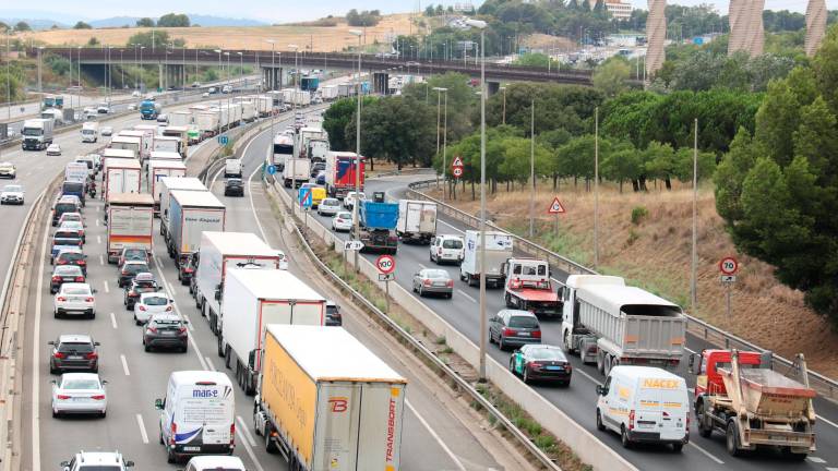 La C-32 igualmente registra 1,5 kilómetros de congestión en Tordera y la C-33, 2 kilómetros de cola en Mollet del Vallès. Foto: EFE