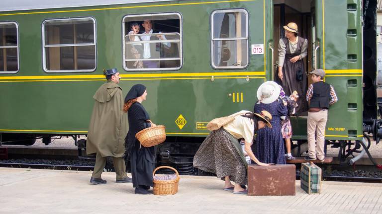 Recreació d’un viatge amb ‘Lo Caspolino’, tren que unia la Ribera amb Aragó i es vol recuperar per a ús turístic. FOTO: joan revillas
