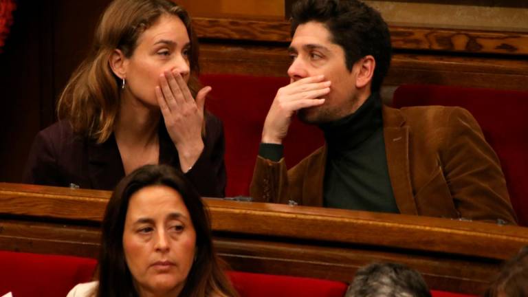 La presidenta del grupo de los Comuns, Jéssica Albiach, y el portavoz, David Cid, en el pleno del Parlament. Foto: ACN
