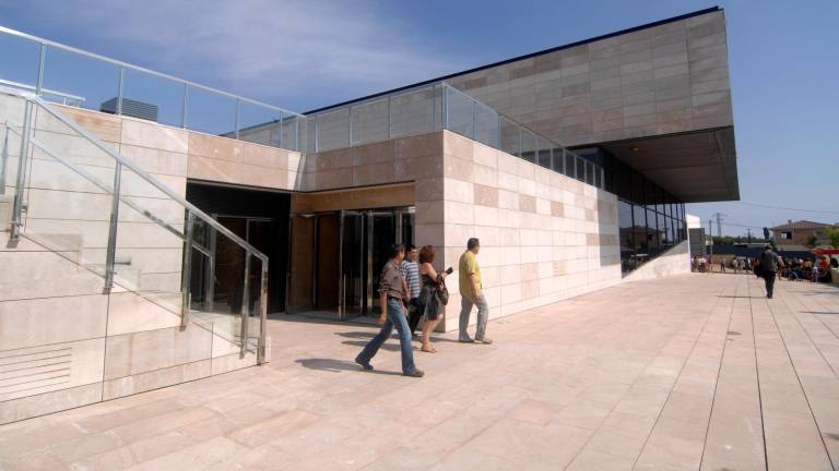 El nou pavelló poliesportiu d’Ulldecona serà un dels equipaments amb plaques solars. Foto: Joan Revillas