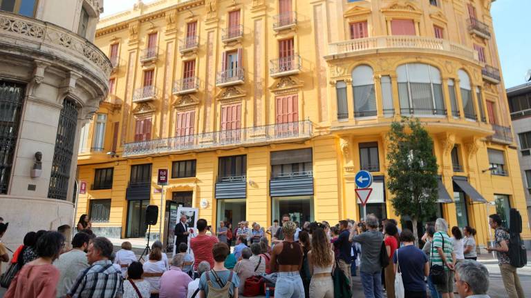 Edifici noucentista del raval de Santa Anna cantonada amb la plaça Catalunya, construït el 1922 pel financer Evarist Fàbregas. FOTO: alba mariné