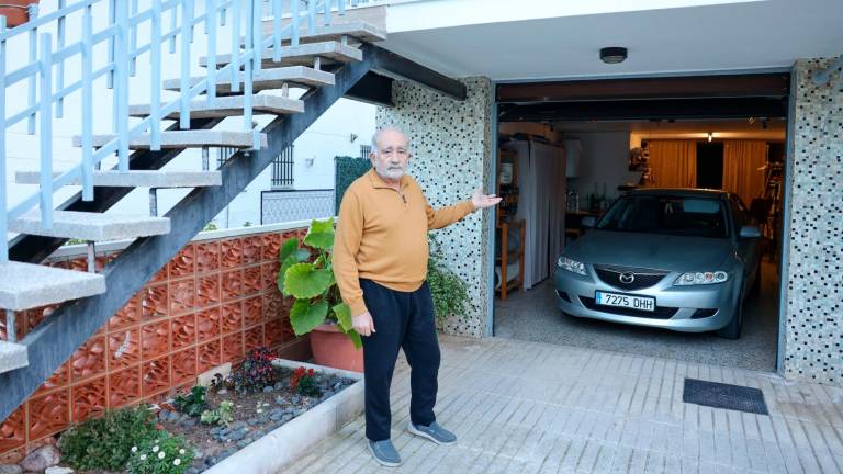 Leonardo Roca, vecino de Cambrils, ha pagado 130 euros de tasa de basuras por su garaje privado. foto: alba mariné