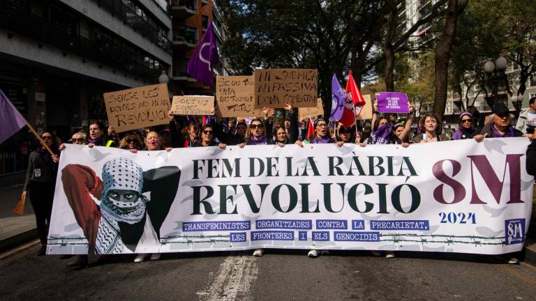 El cartel principal de la manifestación matinal, que se llevó a cabo por las calles del centro de Tarragona. Foto: Àngel Ullate