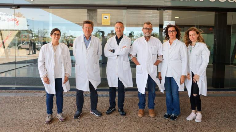 Médicas y médicos del Servicio de Ginecología y Obstetricia y del Servicio de Cirugía Plástica del Hospital Sant Joan de Reus. Foto: Alba Mariné