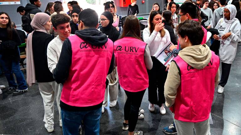 La iniciativa va comptar amb la col·laboració d’alguns estudiants de la URV. foto: Alba Mariné