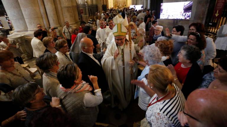 Joan Planellas saluda a los asistentes tras ser ordenado arzobispo el 8 de junio de 2019. Foto: Pere Ferré