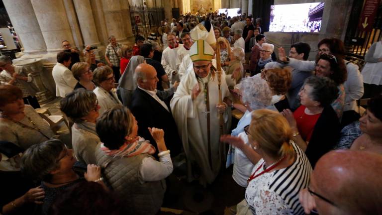 Joan Planellas saluda a los asistentes tras ser ordenado arzobispo el 8 de junio de 2019. Foto: Pere Ferré