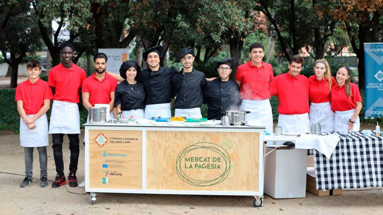 El grupo del PTT de Auxiliar d’Hoteleria del Mas Carandell fueron protagonistas de la iniciativa del Consell Comarcal. FOTO: Alba Mariné