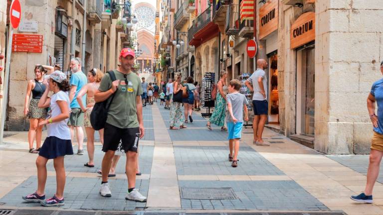 La afluencia de visitantes sigue estos días, a pesar de que agosto está tocando a su fin. foto: àngel ullate