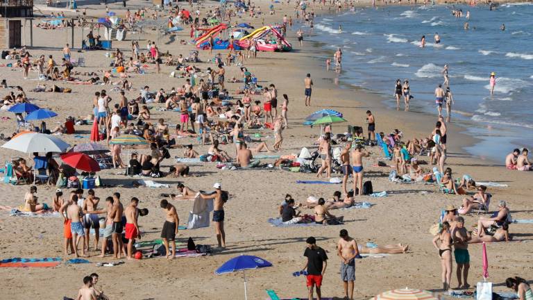 Las playas de Tarragona se llenan cuando llega el calor. Foto: Pere Ferré