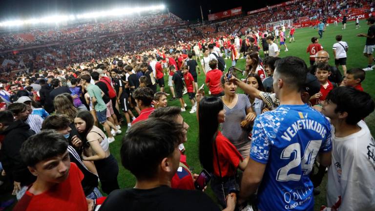 <b>Locura en el Nou Estadi tras derrotar al Sevilla Atlético</b>