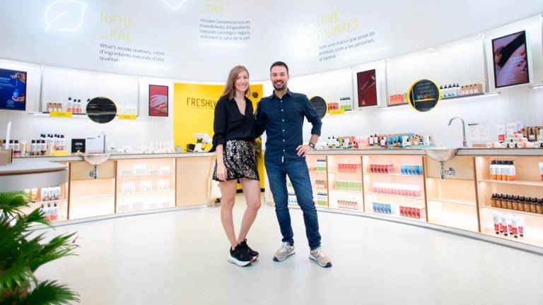 Mireia Trepat y Miquel Antonín, dos de los socios fundadores de la marca de cosmética sostenible Freshly, en una imagen de archivo. Foto: Cedida