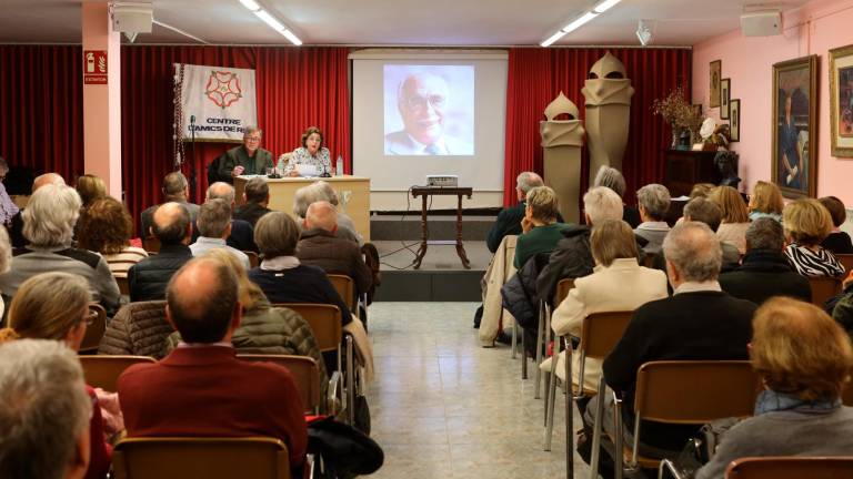 El acto literario y de homenaje a Amorós celebrado este jueves 23 de febrero en el Centre d’Amics de Reus. Foto: A. Marine