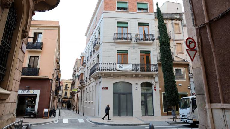 El número 24A de la calle Sant Joan acaba de rehabilitarse, son cinco viviendas. FOTO: Alba Mariné