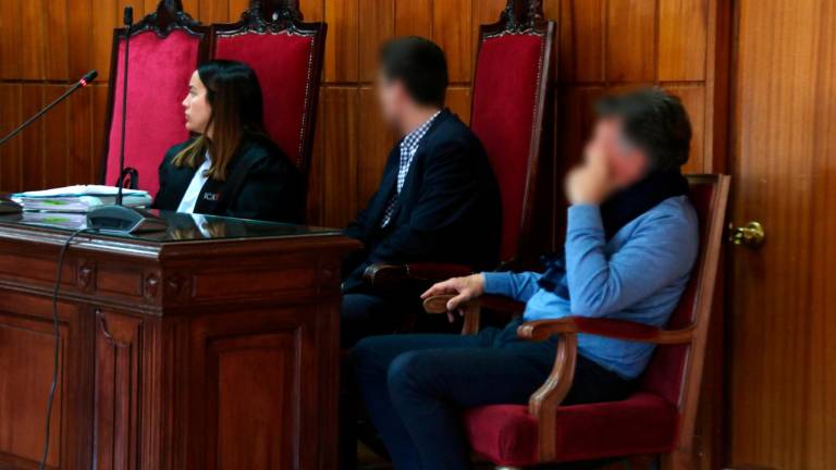 El acusado de agredir sexualmente a una mujer en Reus en septiembre de 2021, durante la vista celebrada este martes en la Audiencia de Tarragona. Foto: ACN