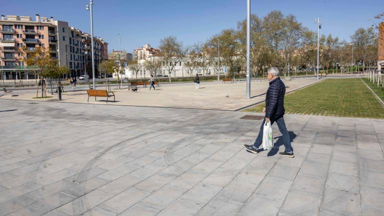 Uno de los solares municipales, en la avenida Adelaida junto al Mercadona de Cambrils. Foto: Àngel Ullate