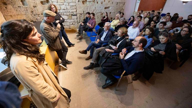 El presidente del COAC en Tarragona, junto a la directora del MNATy la arquitecta Amàlia Jansà. foto: Àngel Ullate
