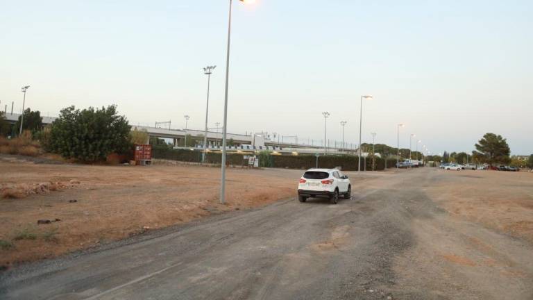 El tercer pabellón de Cambrils se ubicará entre los campos de fútbol y la pista de atletismo. foto:ALBA MARINÉ