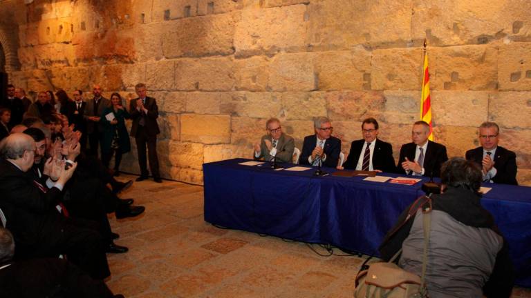 Imagen de la firma del 30 de marzo de 2014 del acuerdo sobre el proyecto de «BCN World» en el Pretori de Tarragona. Foto: Lluís Milián /Archivo DT