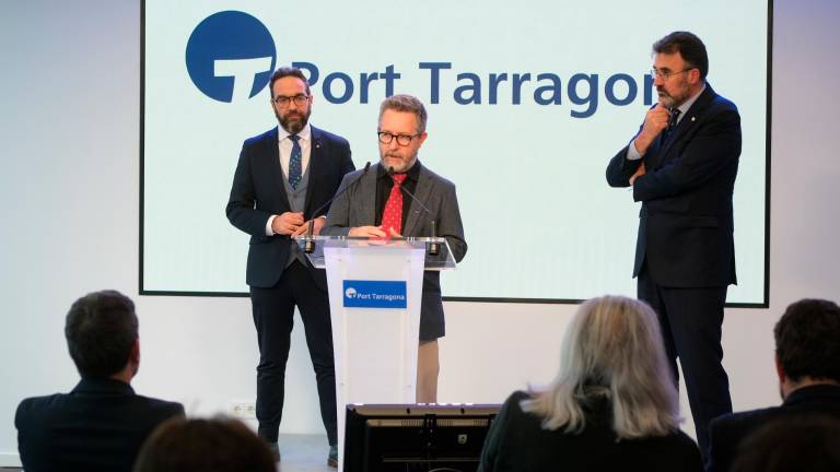 Saül Garreta junto a Juli Fernàndez y Lluís Salvadó. FOTO: fabián acidres