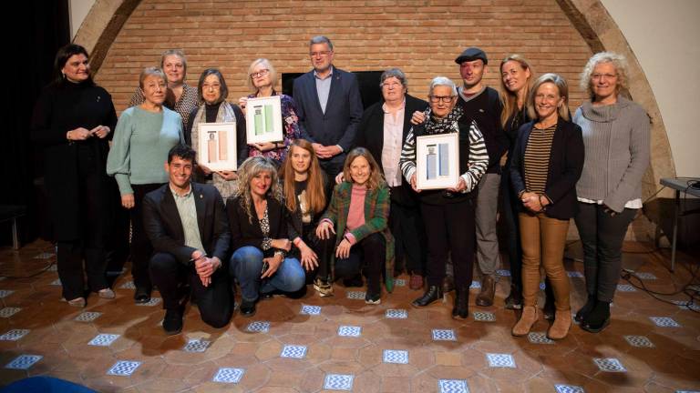 L’Ajuntament de Tarragona fa entrega dels nous punts de llibre ‘Dones Tarragonines’