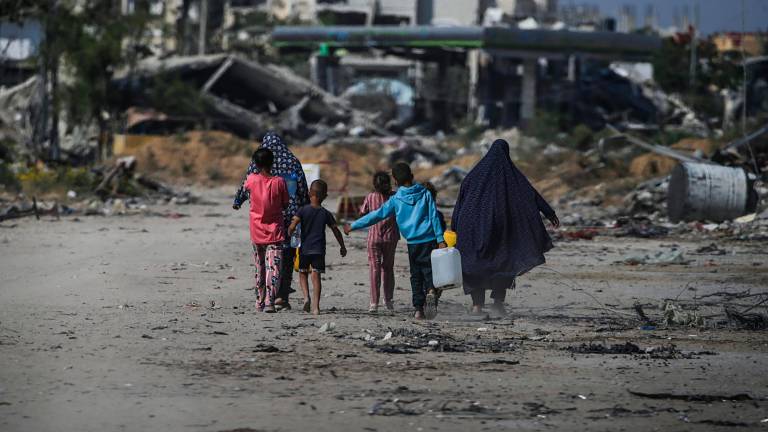 El ataque provocó además decenas de heridos, según el Gobierno gazatí, que fueron desplazados al hospital Mártires de Al Aqsa, en Deir al Balah. Foto: EFE