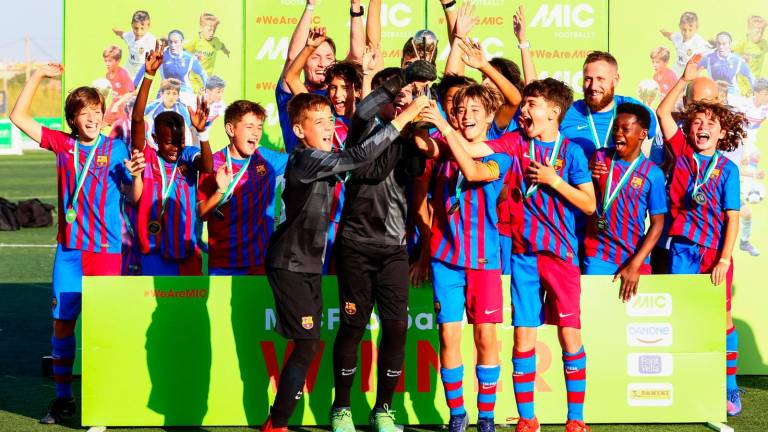 El FC Barcelona Alevín de segundo año levantó el título en el Futbol Salou Sports Center. Foto: Cedida