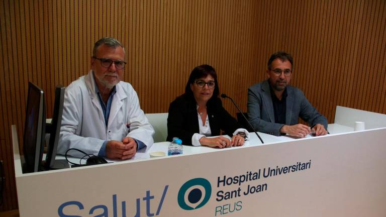 $!La gerent de la regió sanitària, Imma Grimau amb el gerent de Salut de l’hospital Sant Joan de Reus, Anton Benet, i el director general de l’ICO, Joan Brunet. Foto: ACN