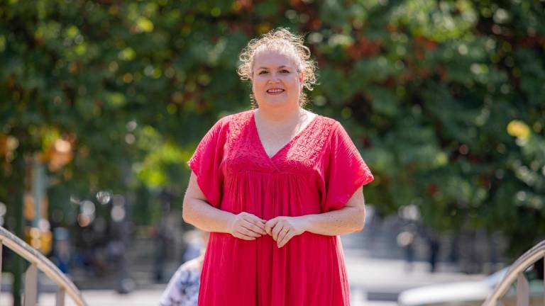 La portavoz del PSC, Sandra Ramos, la pasada semana en la plaza Imperial Tarraco tras la entrevista con el ‘Diari’. Foto: Àngel Ullate