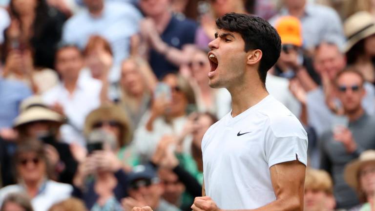 Carlos Alcaraz buscará hoy conquistar su segundo título de Wimbledon. foto: efe