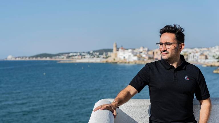 Fotografía de archivo que muestra al director de cine Juan Antonio Bayona durante la presentación de su última película, “La sociedad de la nieve”. Foto: EFE