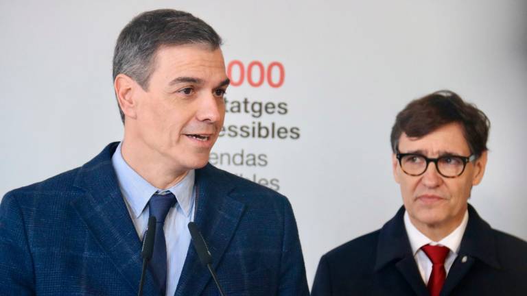Pedro Sánchez junto a Salvador Illa en una rueda de prensa en Sant Boi de Llobregat. Foto: ACN