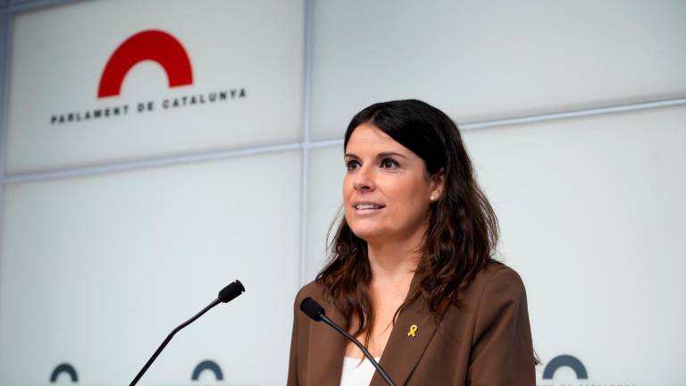 La portavoz de Junts en el Parlament, Mònica Sales, en rueda de prensa. Foto: ACN