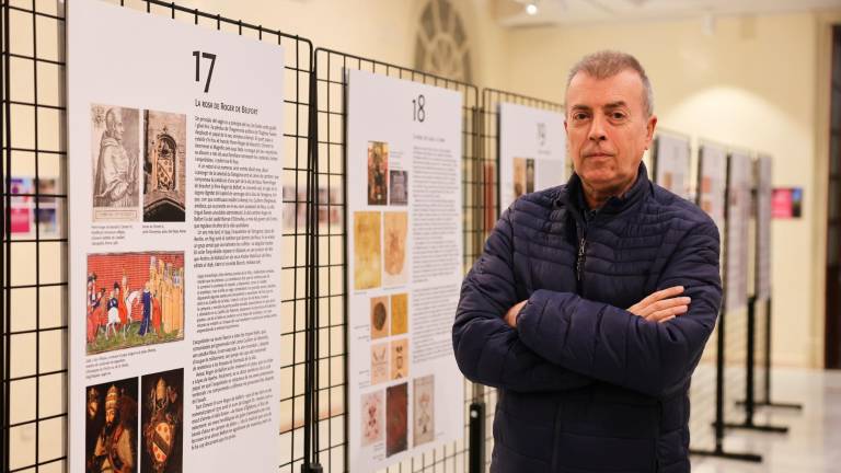 Jordi Romero, a l’exposició ‘Una rosa és una rosa’ del Palau Bofarull. FOTO: alba mariné